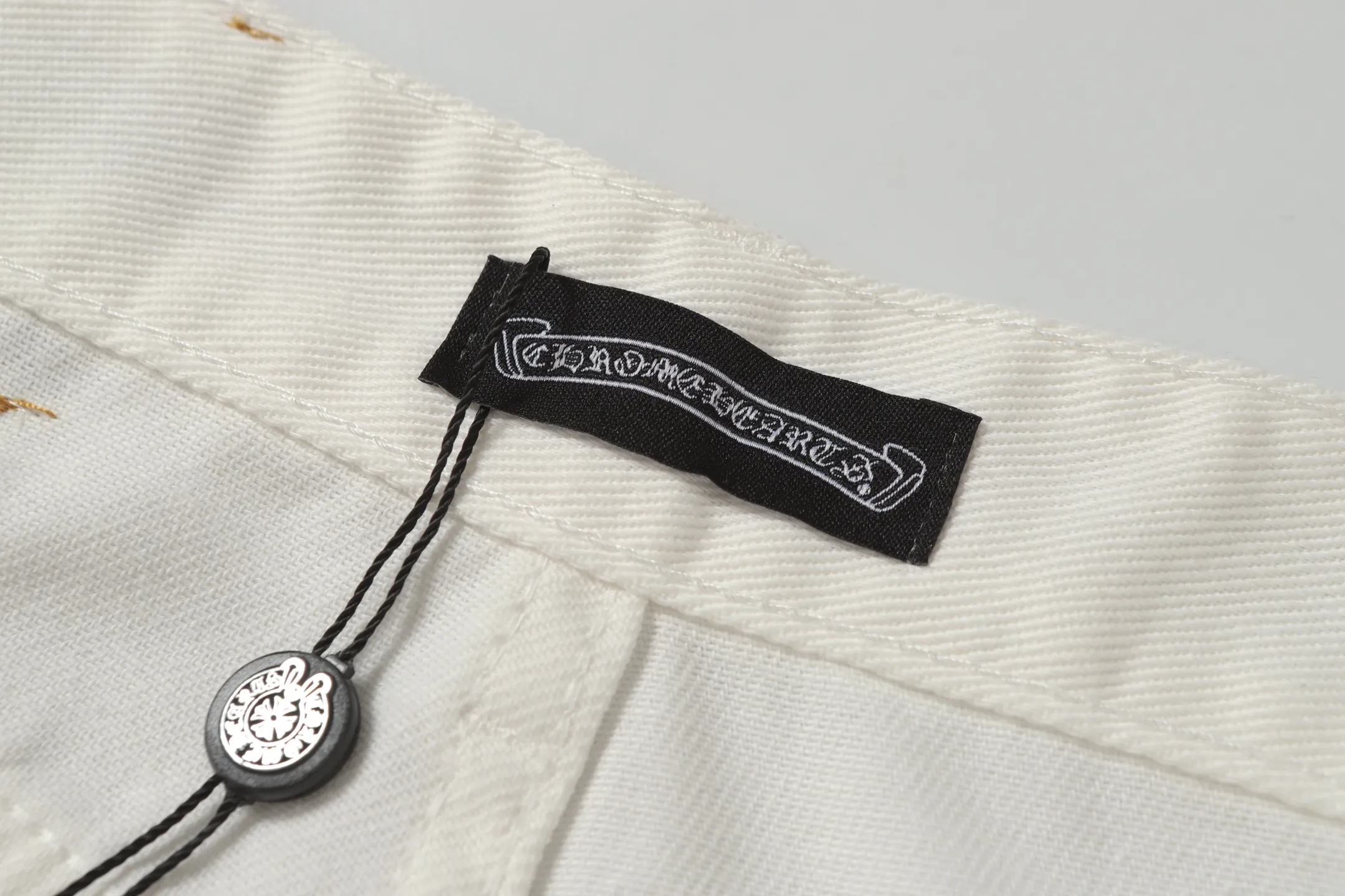 P256 Actual photo [High quality] Code: H30 Color: Picture color Size: S to XXXL - Chrome Hearts/Chrome Hearts classic white cow series colored leather cross washed color cloth unisex denim trousers - Vibe style straight stacked god-level version - carbon fine bias denim color cloth - old vintage complete set of hardware - Chrome Hearts white cow series high version uses high ounce custom fabrics, enzyme washing and soft color fixation It is soft and thick to wear. The details are all made by hand-polished craftsmanship. All-over jacquard fabrics. Unique design style. Multiple processes to create a full retro feel. Niche unique non-colliding shirts. Customized distressed spray-painted buttons. Craftsmanship in every detail. Size Pants length Waist Hips Unit cm S 98 68 100 M 99 72 104 L 100 76 108 XL 101 80 112 XXL 102 84 116 XXL 103 88 120